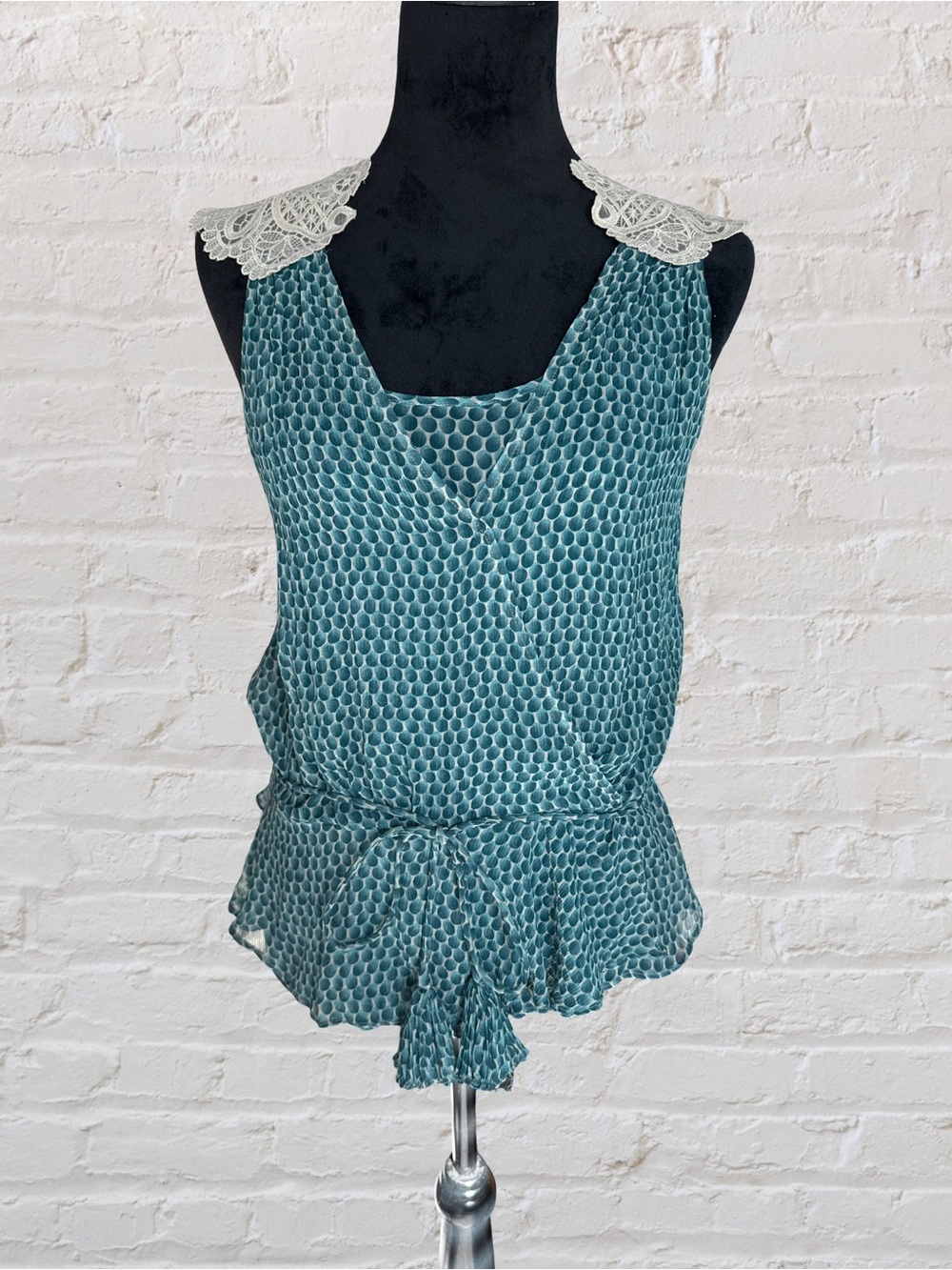 Sleeveless Teal Patterned Blouse with Lace Shoulders